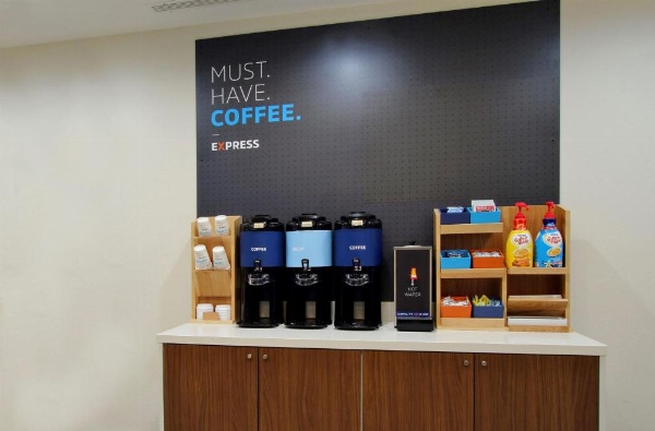 Holiday Inn Express & Suites Asheville SW - Outlet Ctr Area image 10