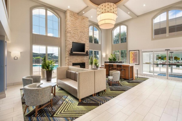 Holiday Inn Express & Suites Asheville SW - Outlet Ctr Area image 13